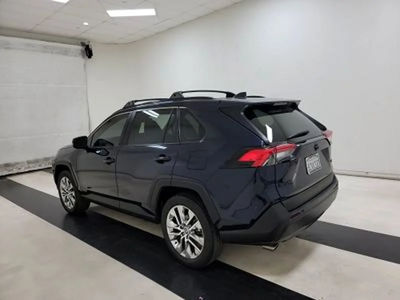 Used 2021 Blue Toyota XLE Premium image 6