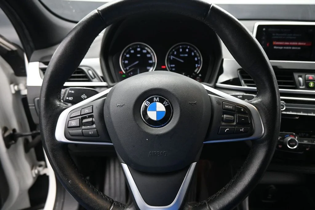 Used 2020 White BMW sDrive28i image 16