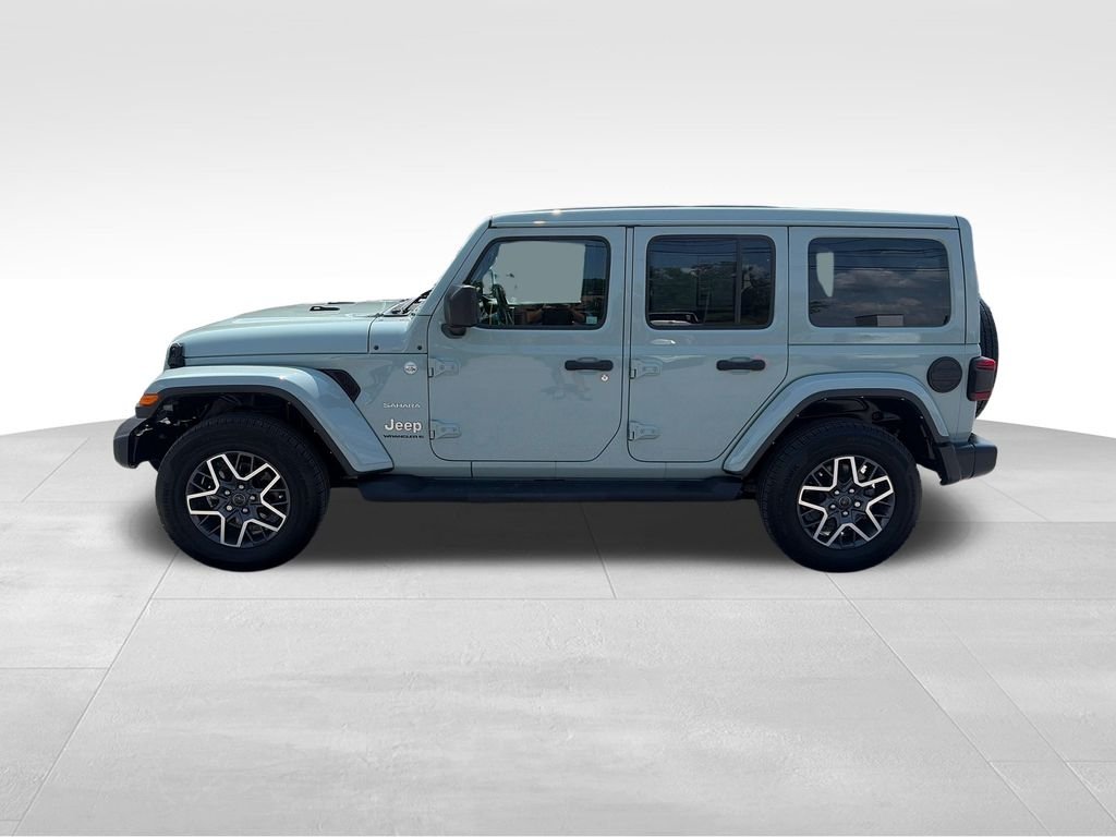 Used 2024 Earl Clearcoat Jeep Sahara image 3