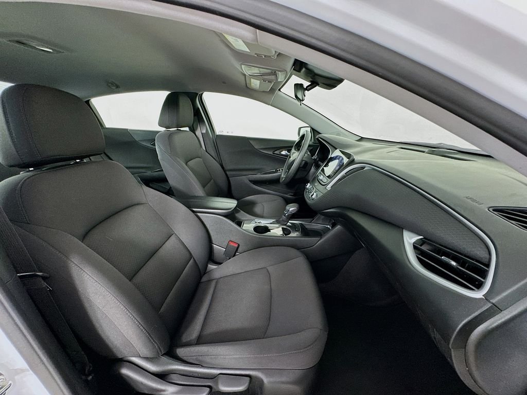 Used 2024 Summit White Chevrolet LT image 34