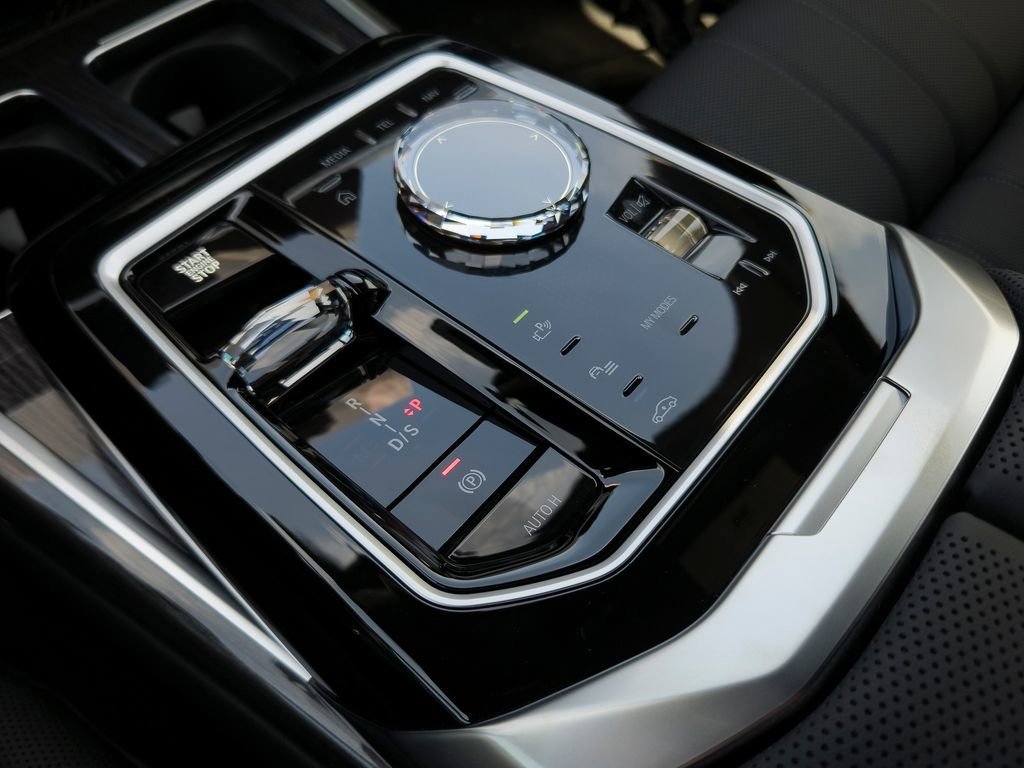 New 2026 Alpine White BMW 760i xDrive image 9