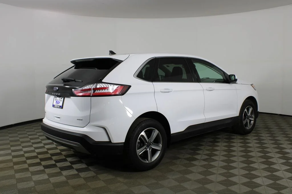 Used 2024 White Ford SEL image 5