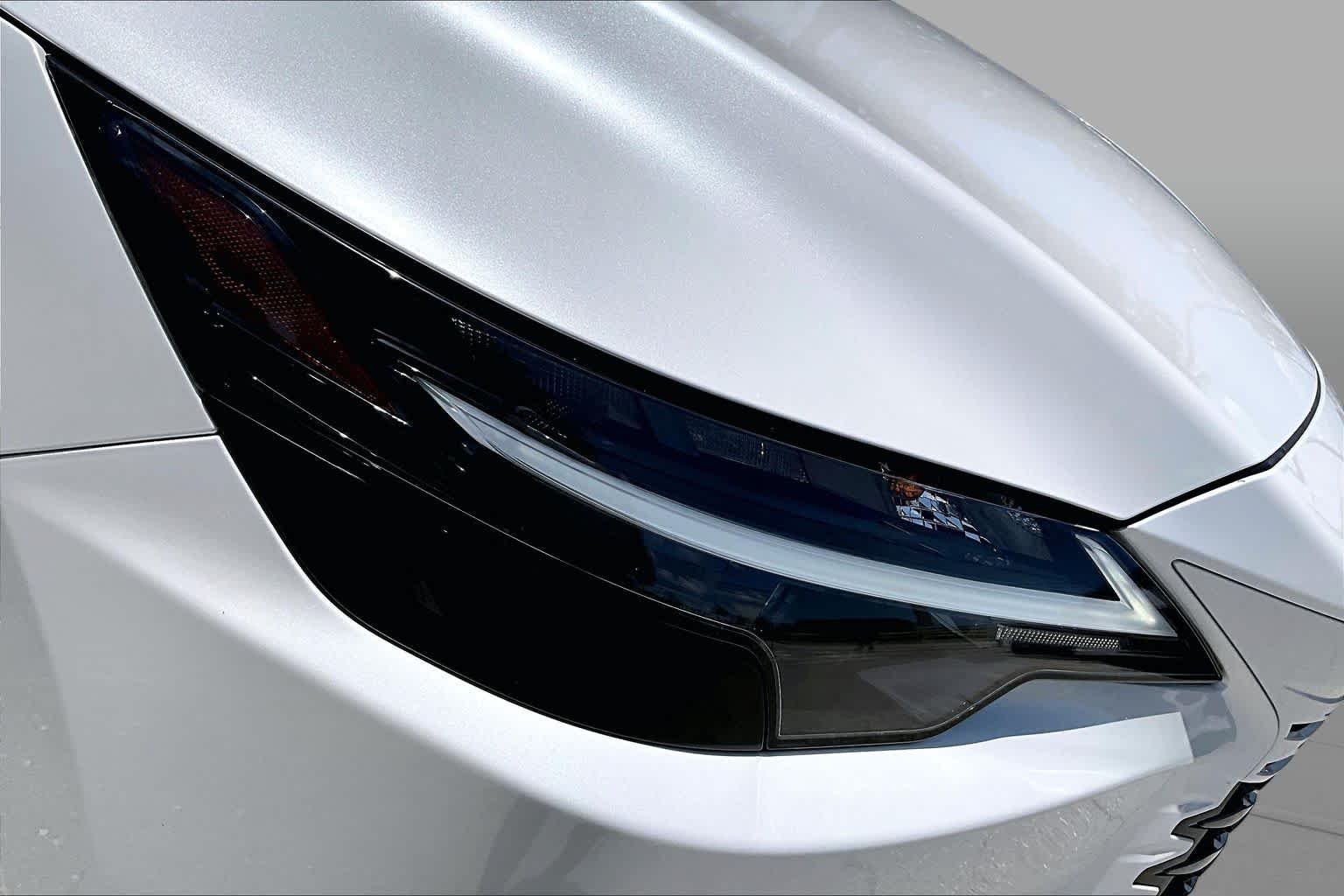 Used 2024 Eminent White Pearl Lexus Premium image 28
