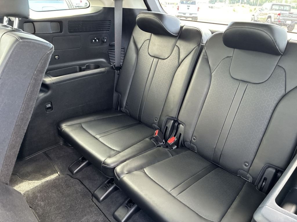 Used 2022 White Kia S image 24