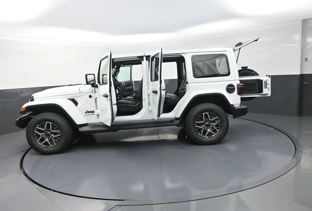 New 2026 Bright White Clear-Coat Exterior Paint Jeep Sahara image 23