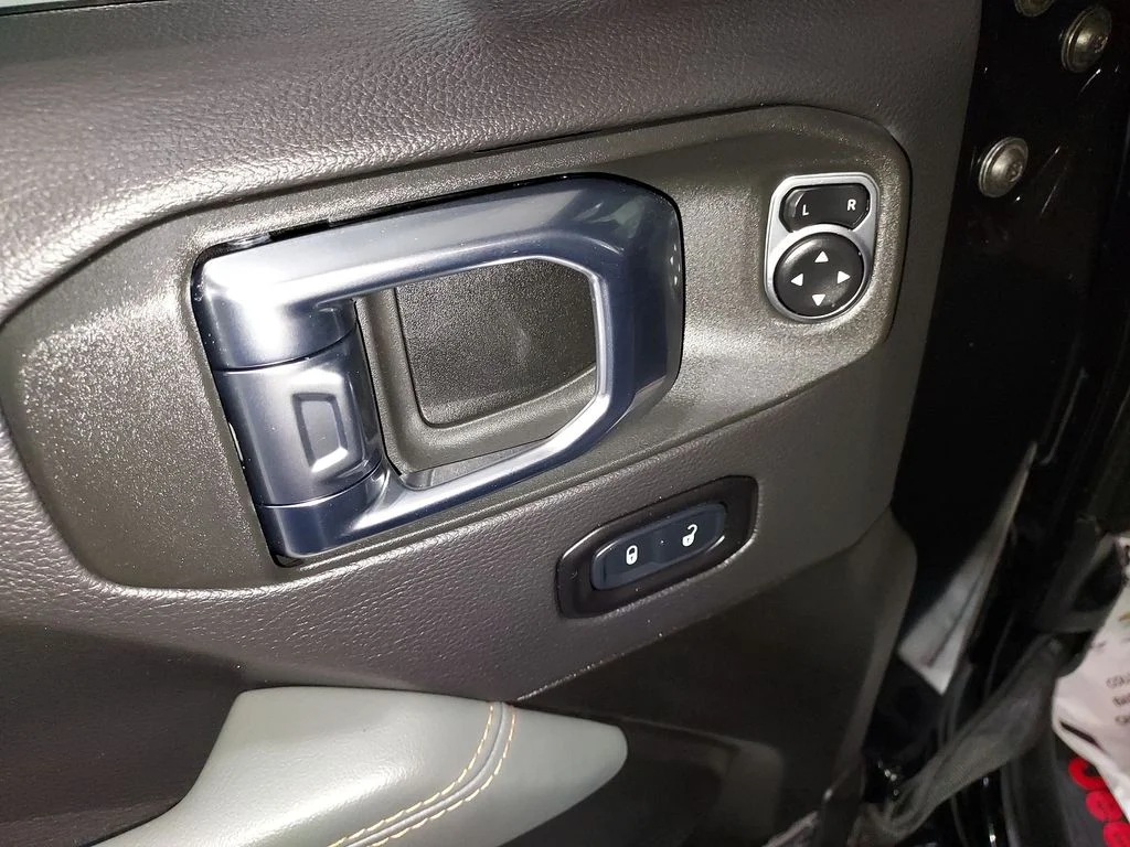 Used 2025 Black Jeep Mojave image 19