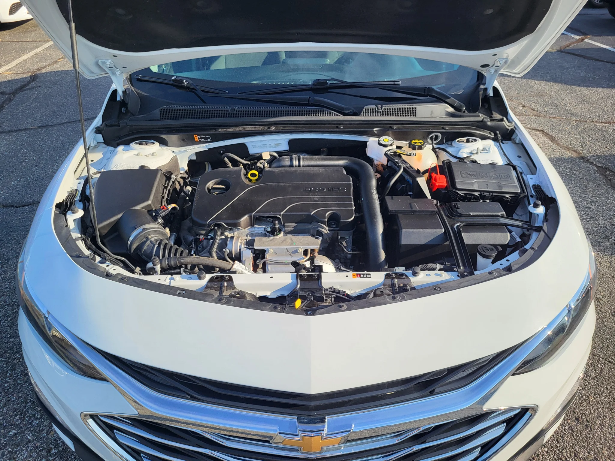 Used 2025 Summit White Chevrolet LT image 25