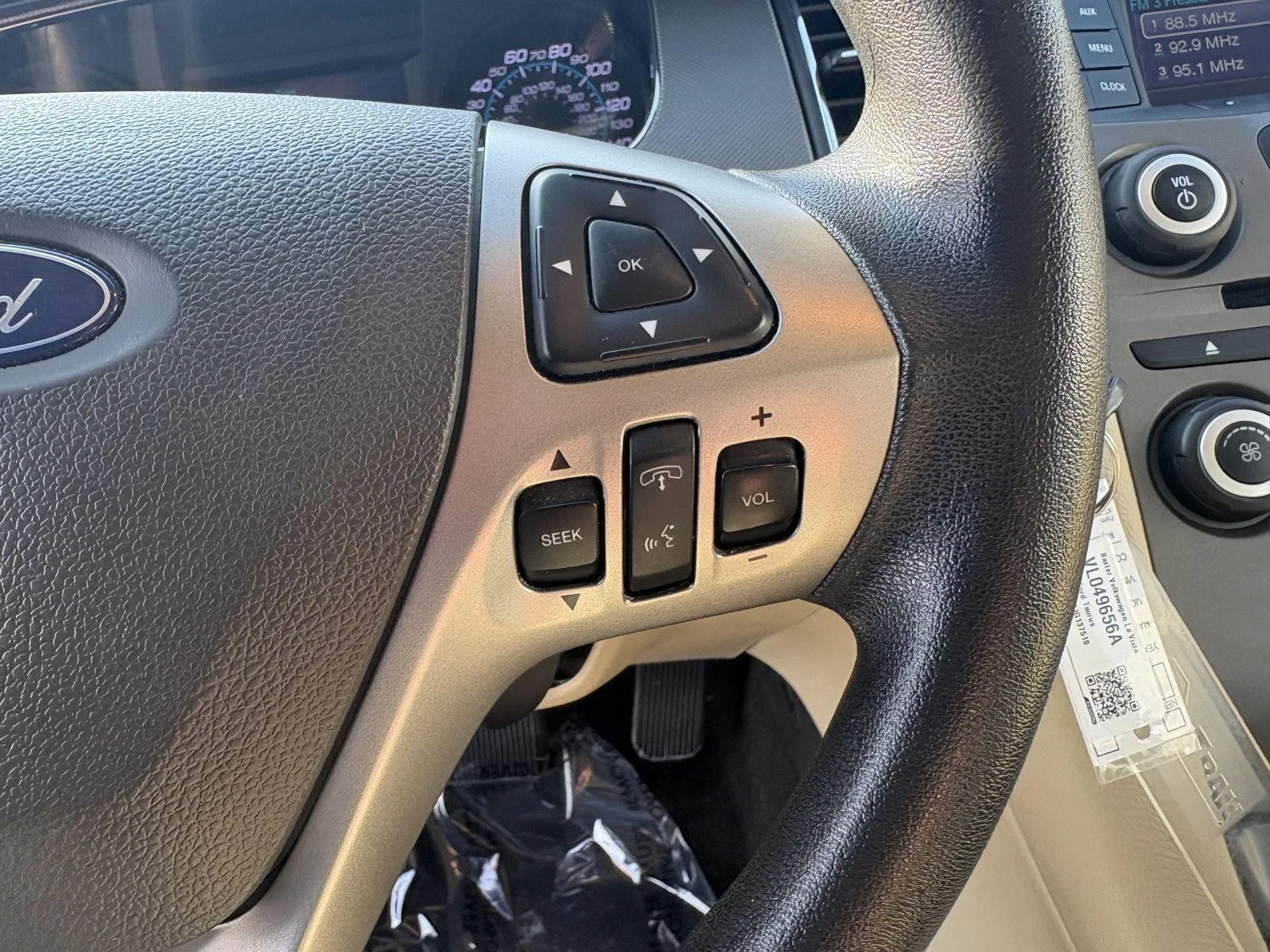 Used 2018  Ford SE FWD image 16