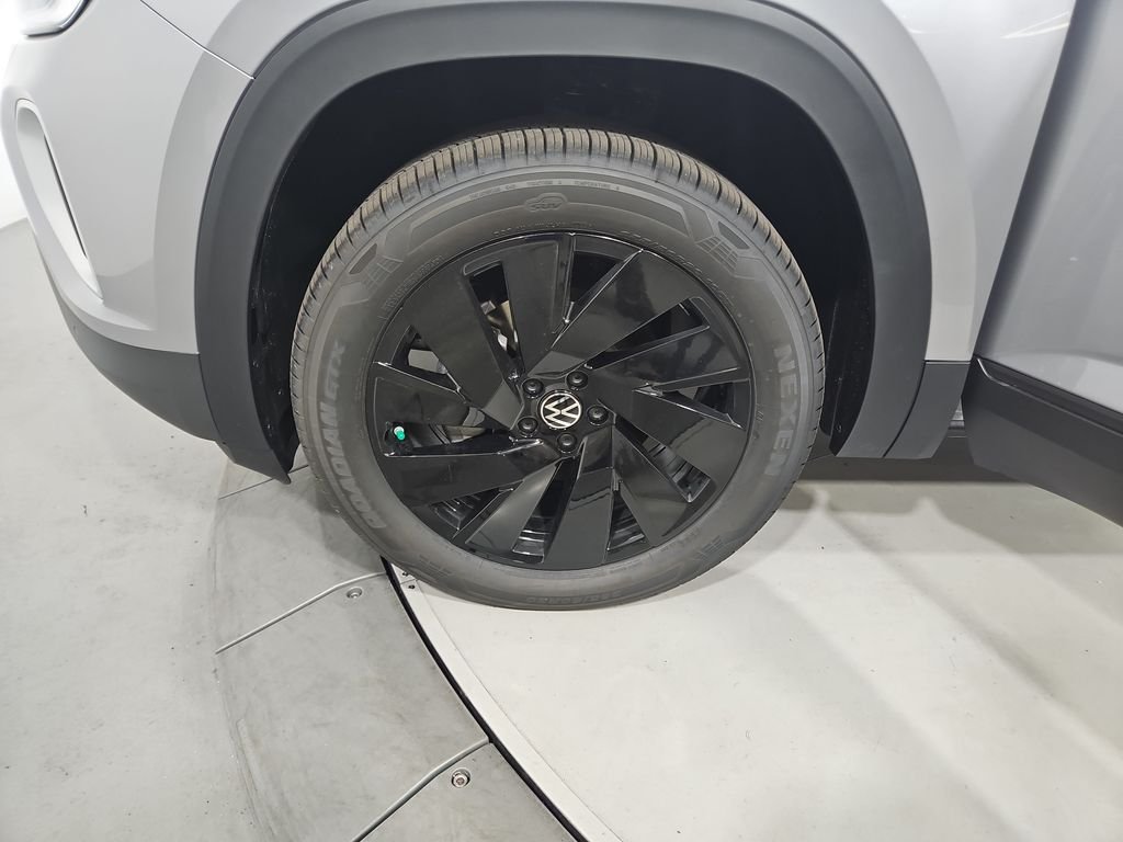 New 2026 Silver Volkswagen SE w/Technology image 25