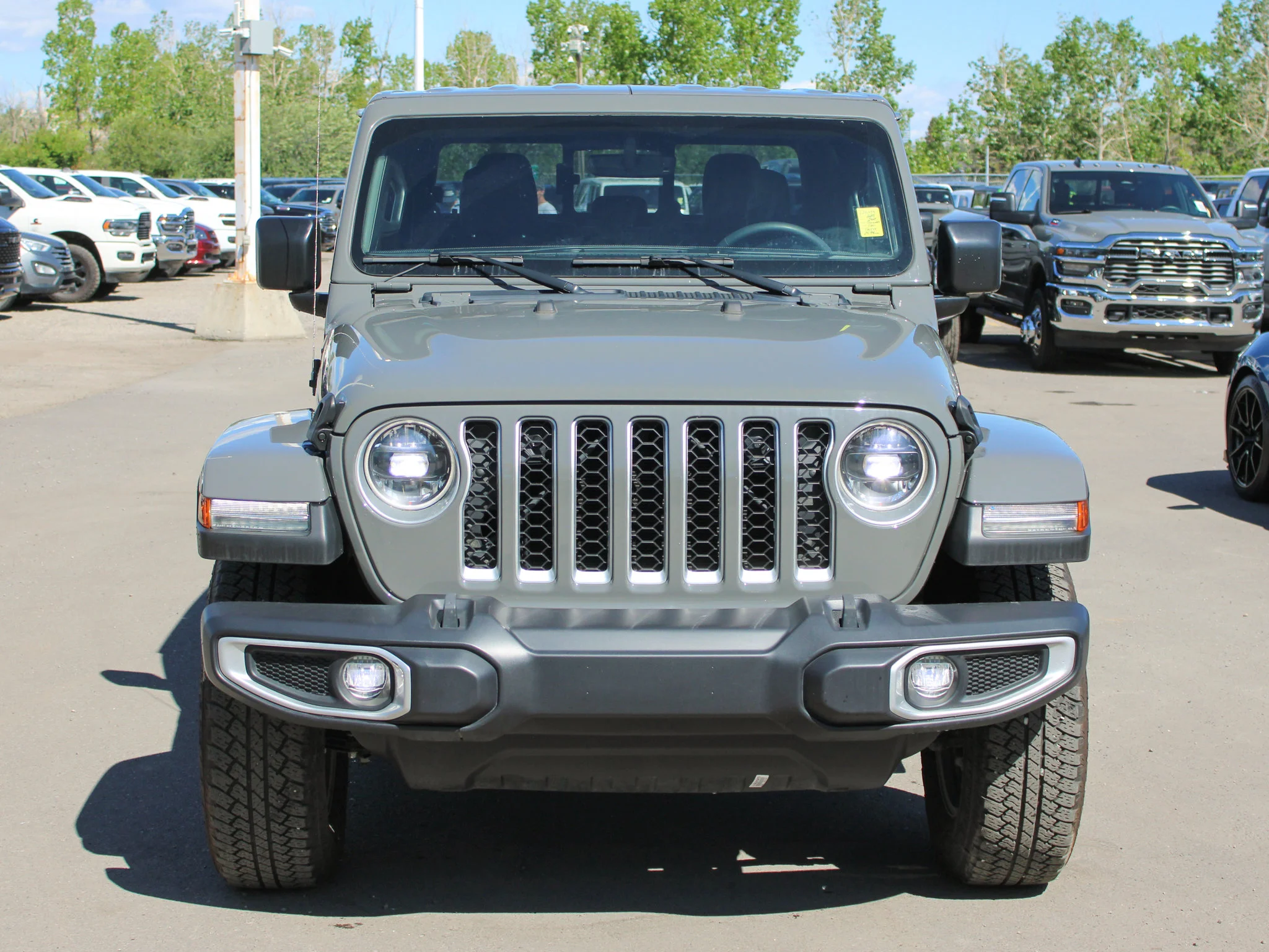 Certified Used 2023 Grey Jeep Overland * No Accidents | V6 | Heated McKinley Leather | Trailer Tow Package image 10