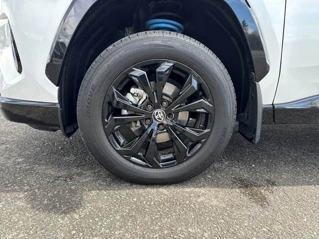 2024 Toyota RAV4 SE - Photo 30
