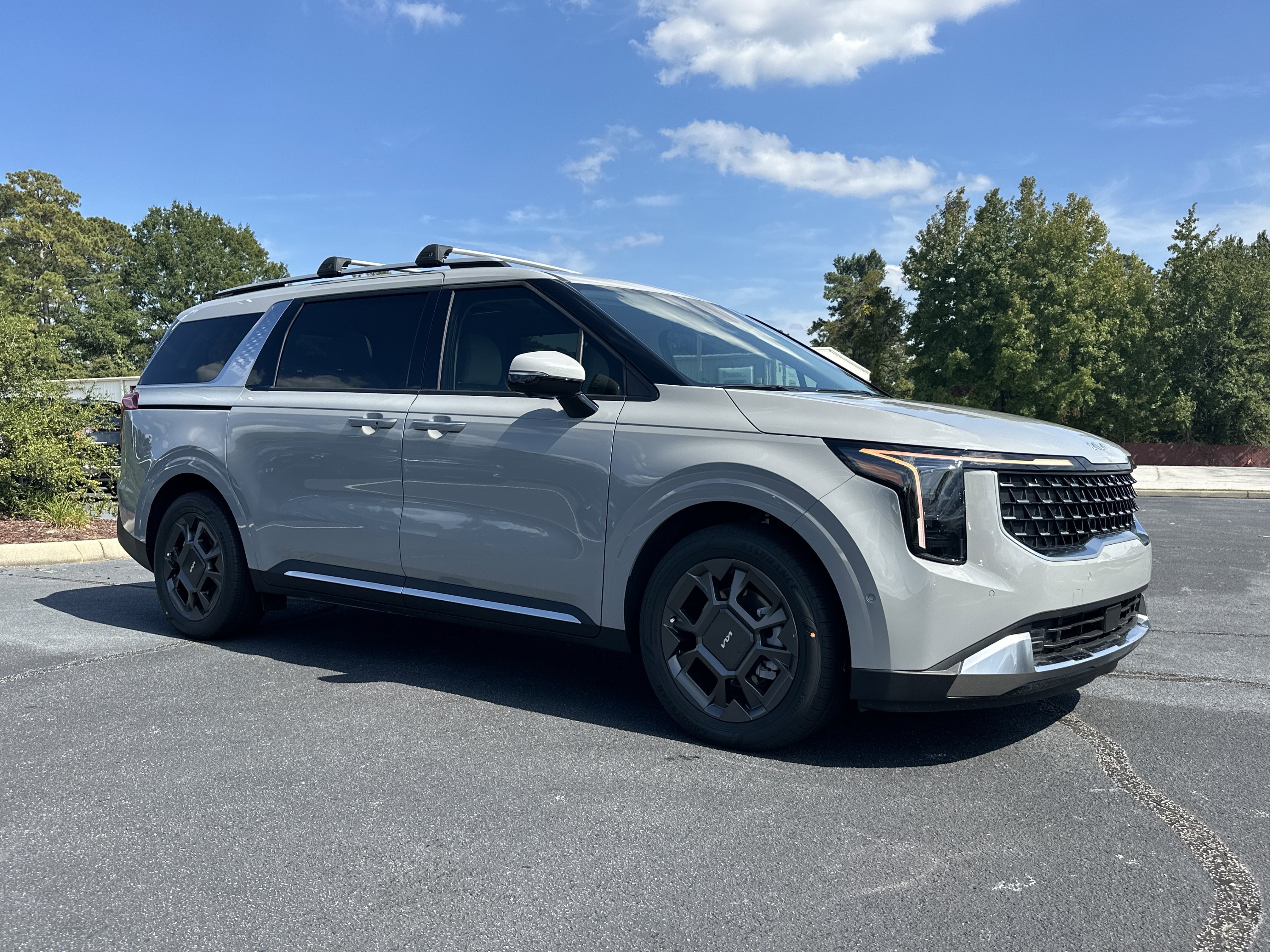 New 2026 Ceramic Silver Kia SX image 2