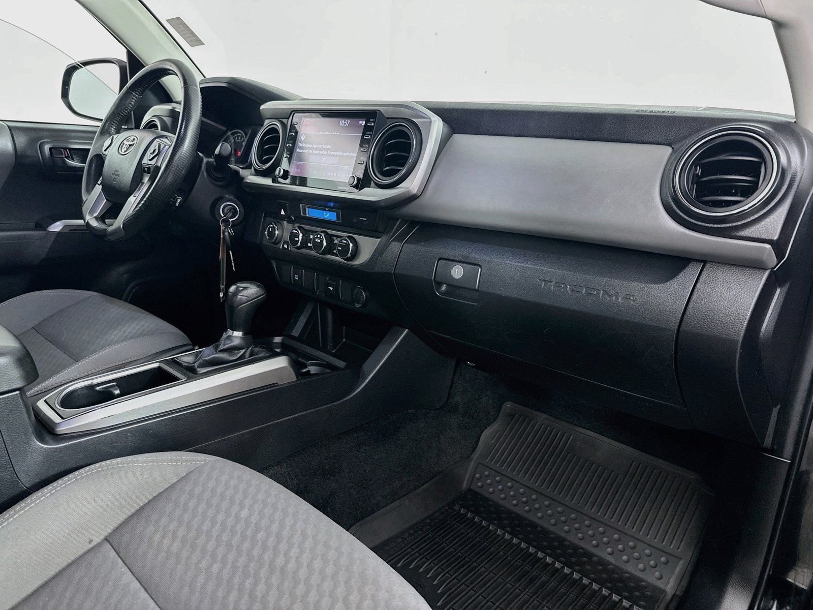 Used 2022 Midnight Black Metallic Toyota SR5 image 28