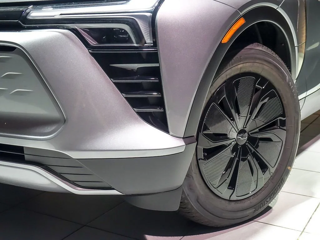 New 2025 Sterling Gray Metallic Chevrolet LT image 6
