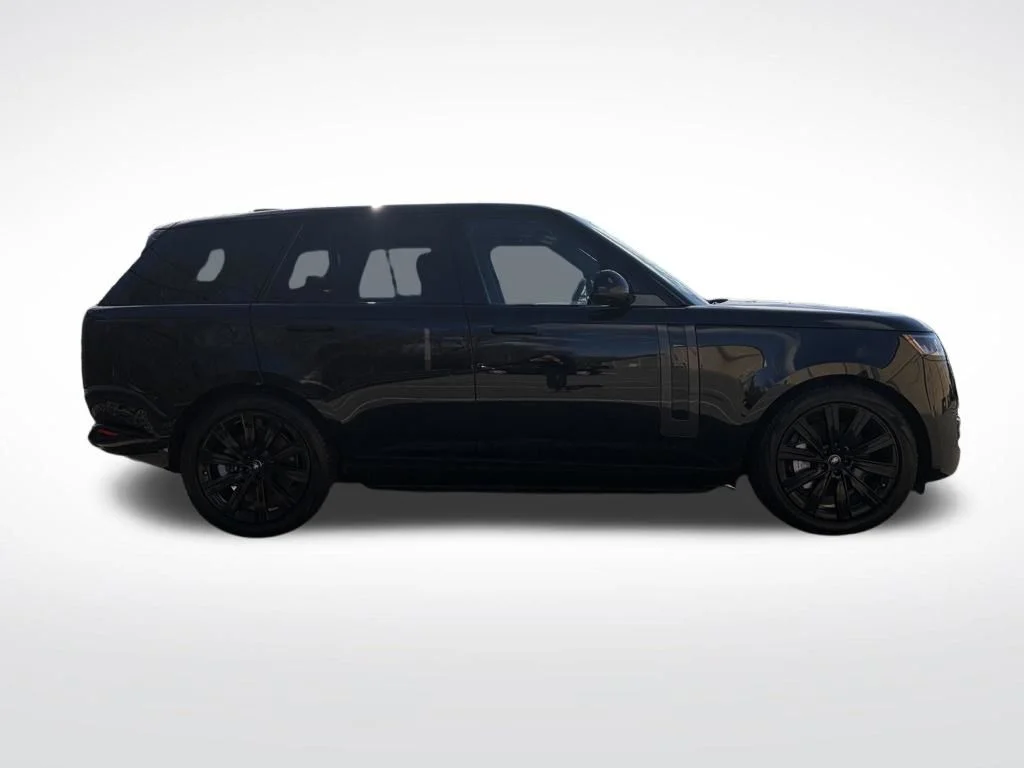 New 2025 Santorini Black Land Rover SE image 4