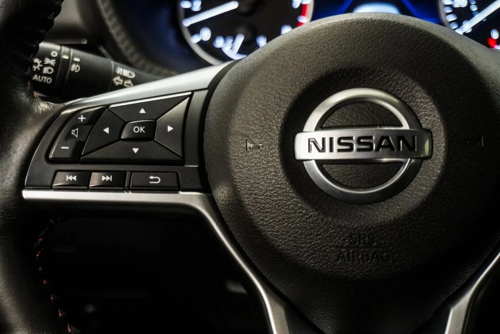 Used 2022 White Nissan SR image 14