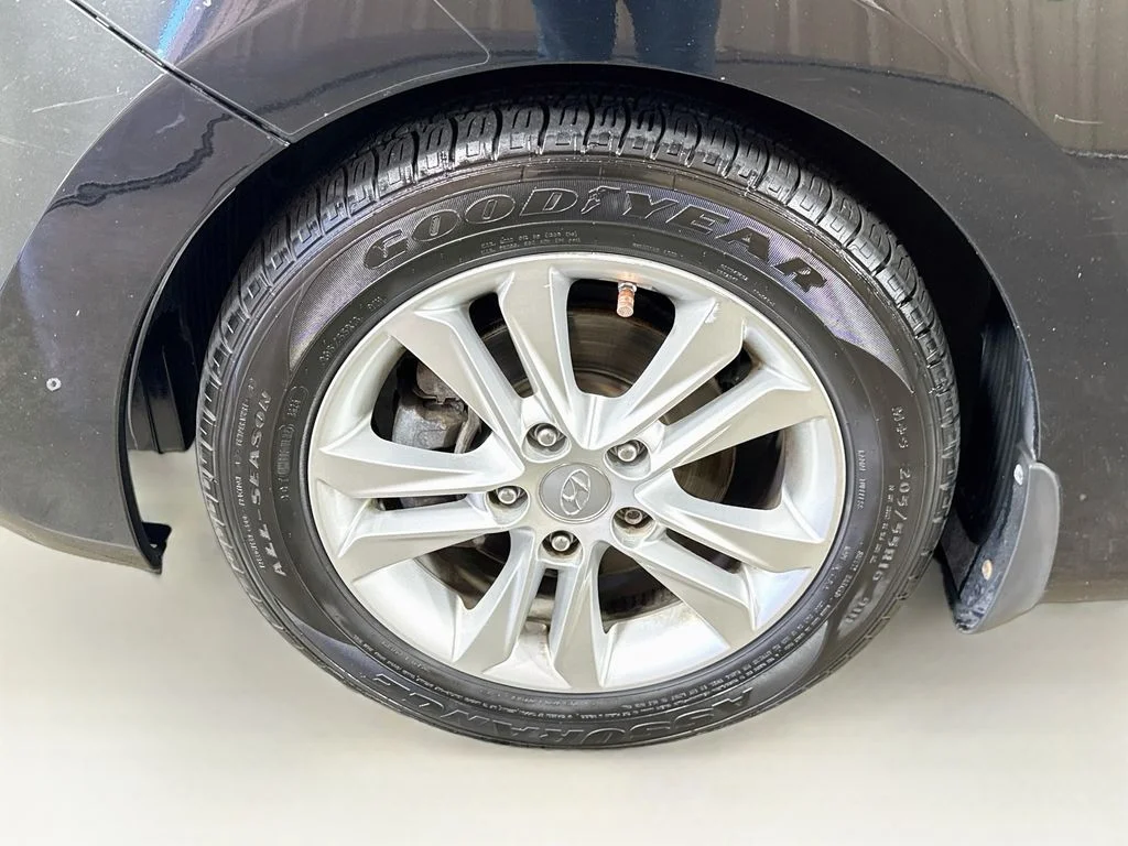 Used 2013 Black Hyundai Base image 36