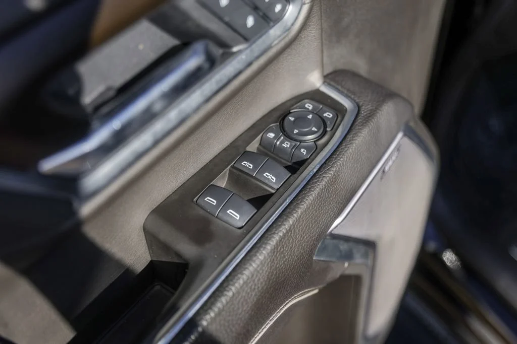 Used 2025 Onyx Black GMC Denali image 24