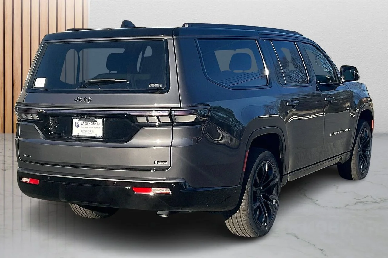 New 2026 Baltic Gray Metallic Clearcoat Jeep Summit Obsidian 29Z image 8