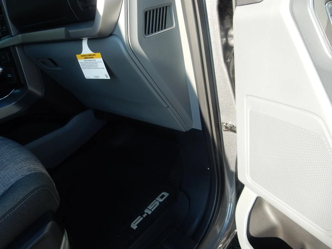 New 2022 Gray Ford XLT 4WD SUPERCREW 5.5 ft BO image 19
