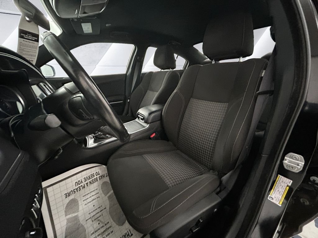 Used 2023 Black Dodge SXT image 5