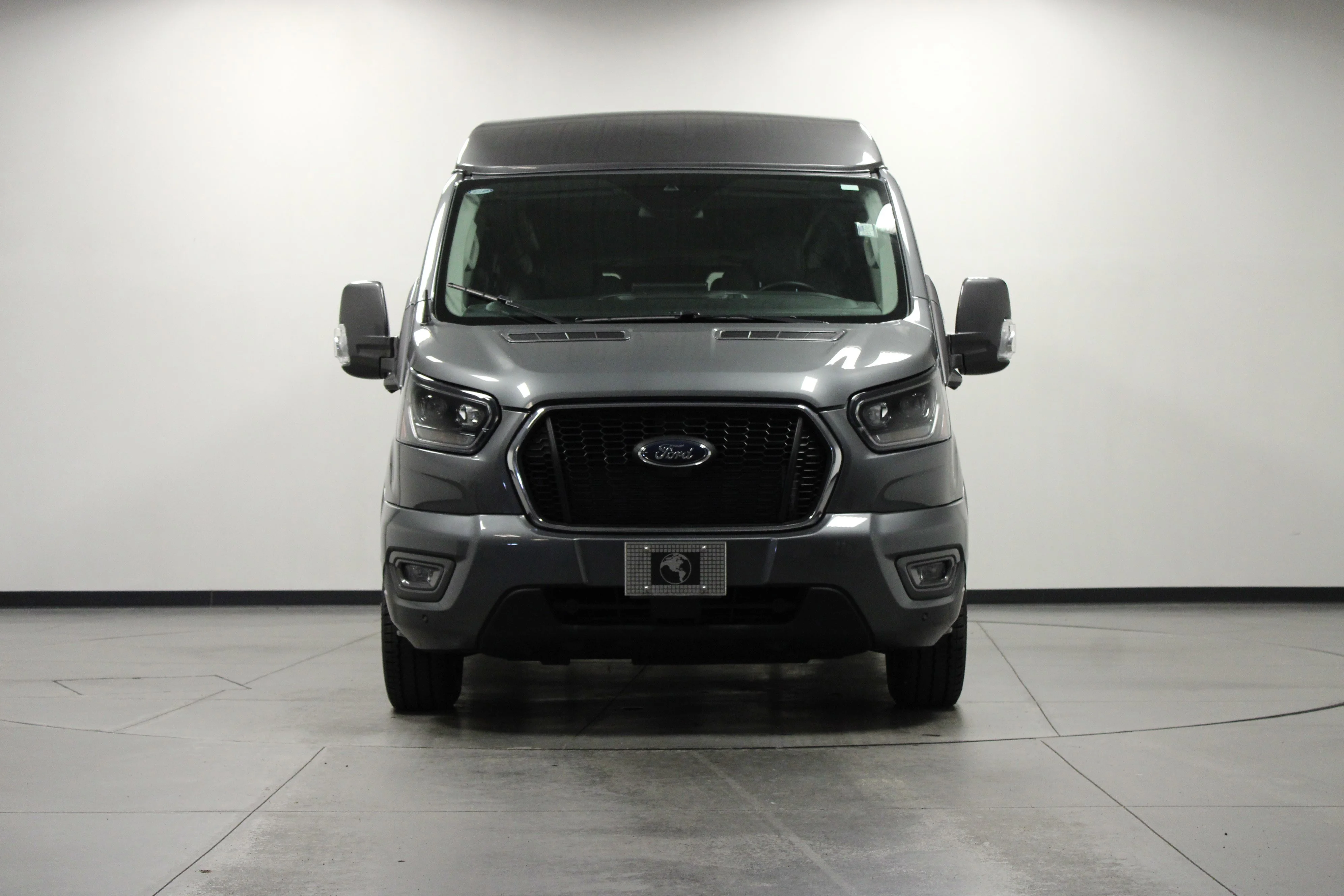 Used 2024 Carbonized Gray Metallic Ford  image 9