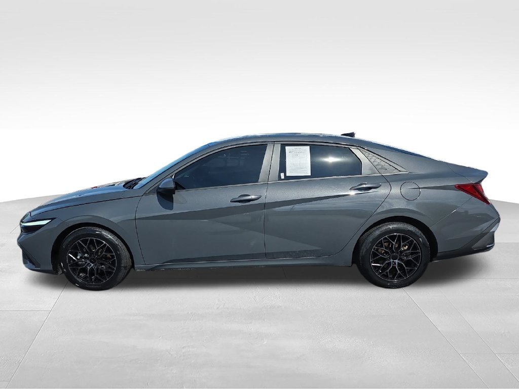 Used 2024 Gray Hyundai SEL image 2