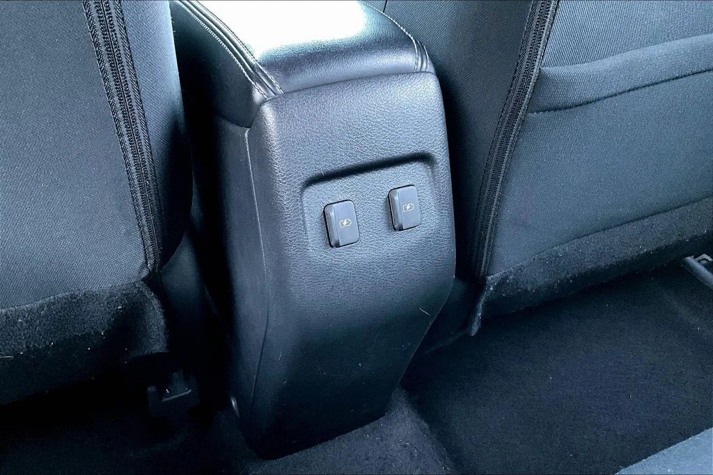Used 2022 Gray Nissan SV image 10