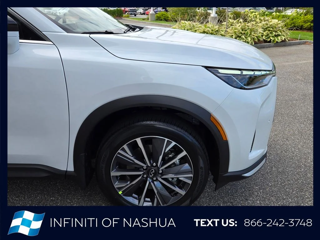 New 2027 RADIANT WHITE INFINITI Luxe AWD image 14