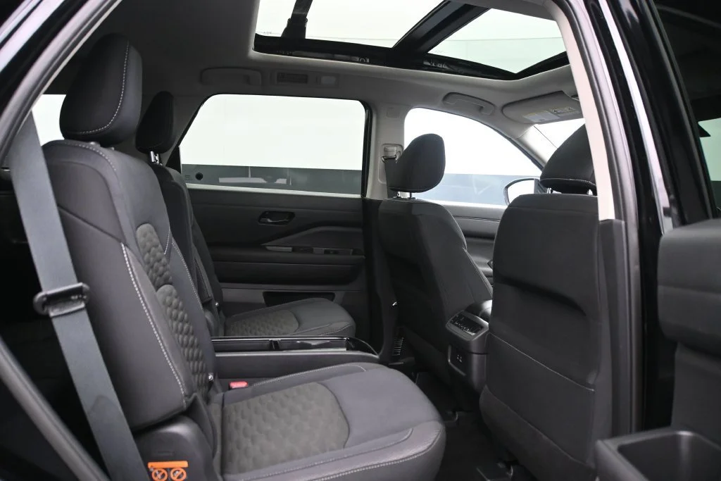 Used 2025 Super Black Nissan SV image 15