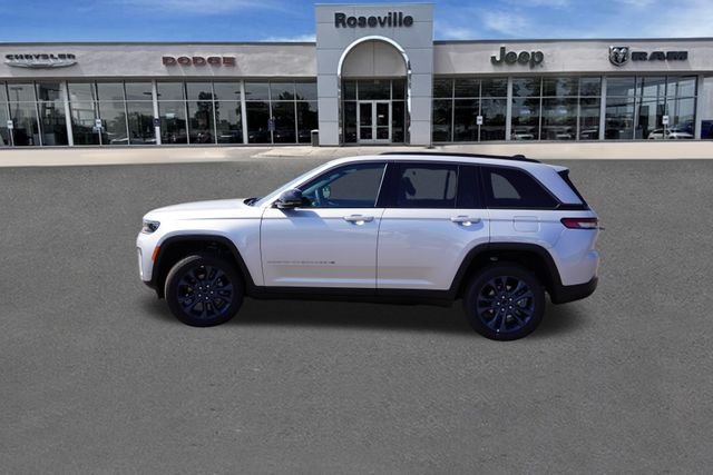 New 2026 Silver Zynith Exterior Paint Jeep Limited image 6