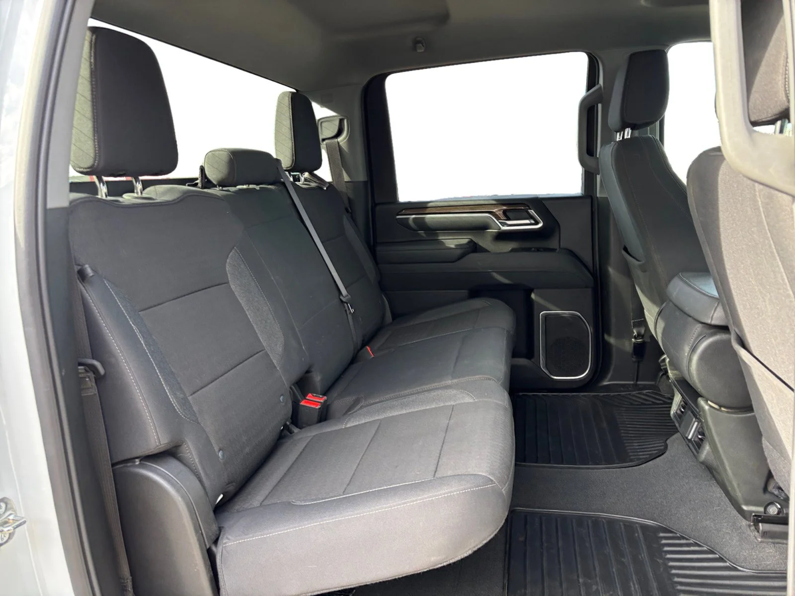 Used 2025 Summit White Chevrolet LT image 18
