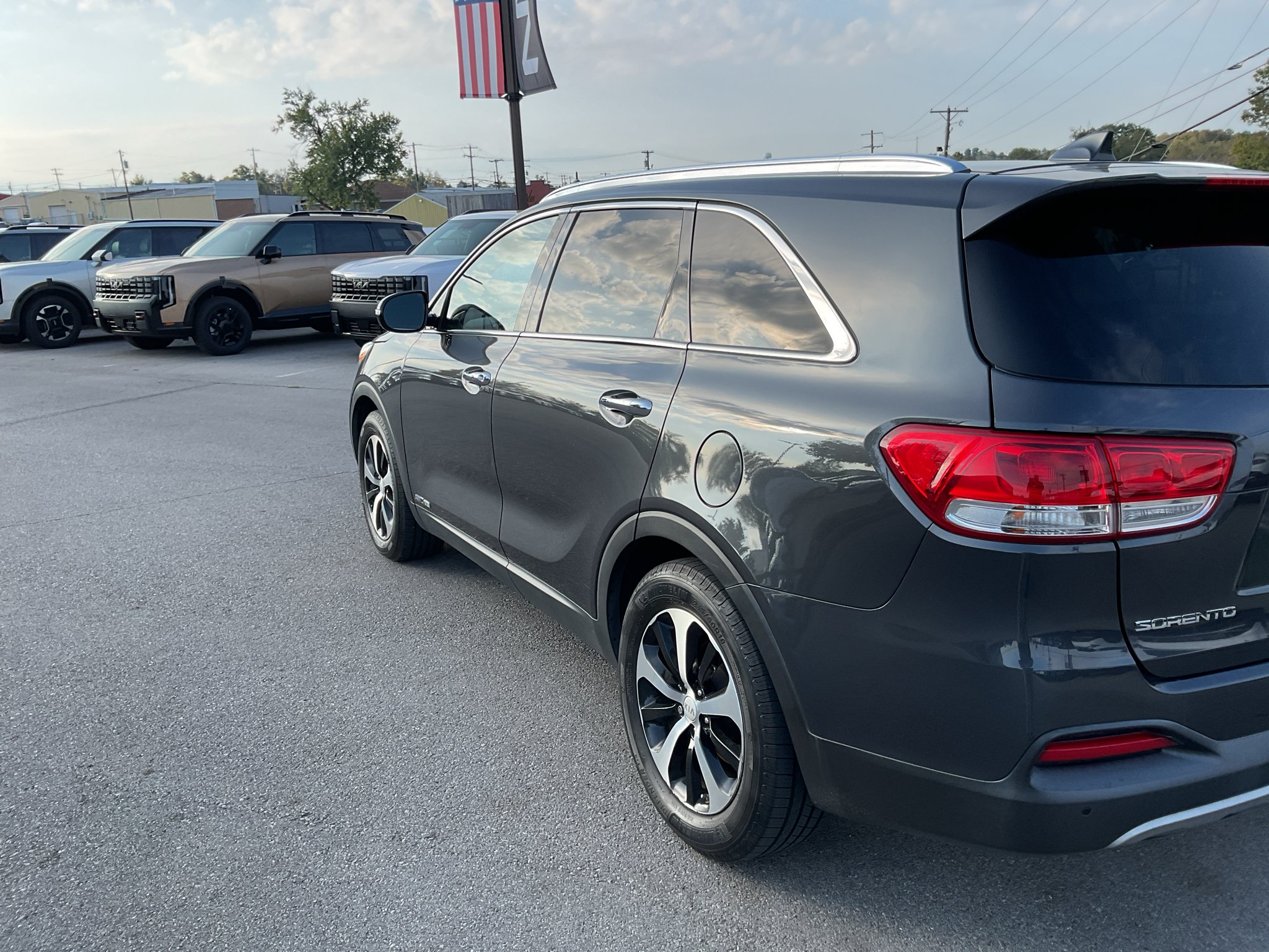 Used 2017 Platinum Graphite Kia EX V6 image 8