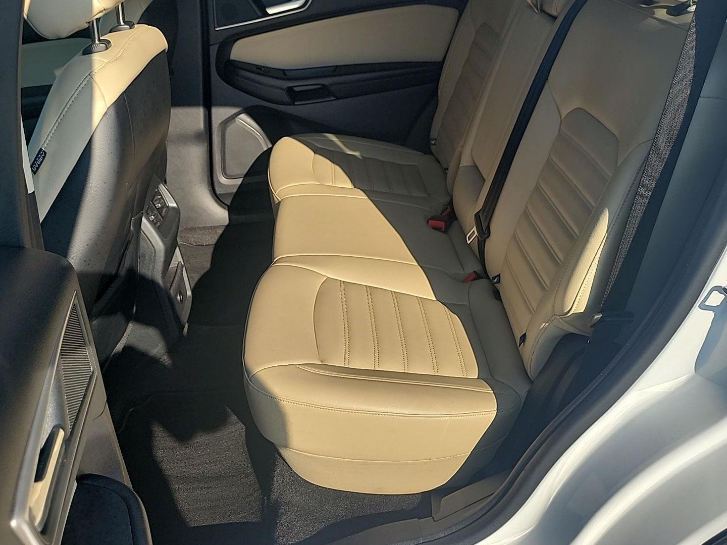 Used 2024 Oxford White Ford SEL image 9
