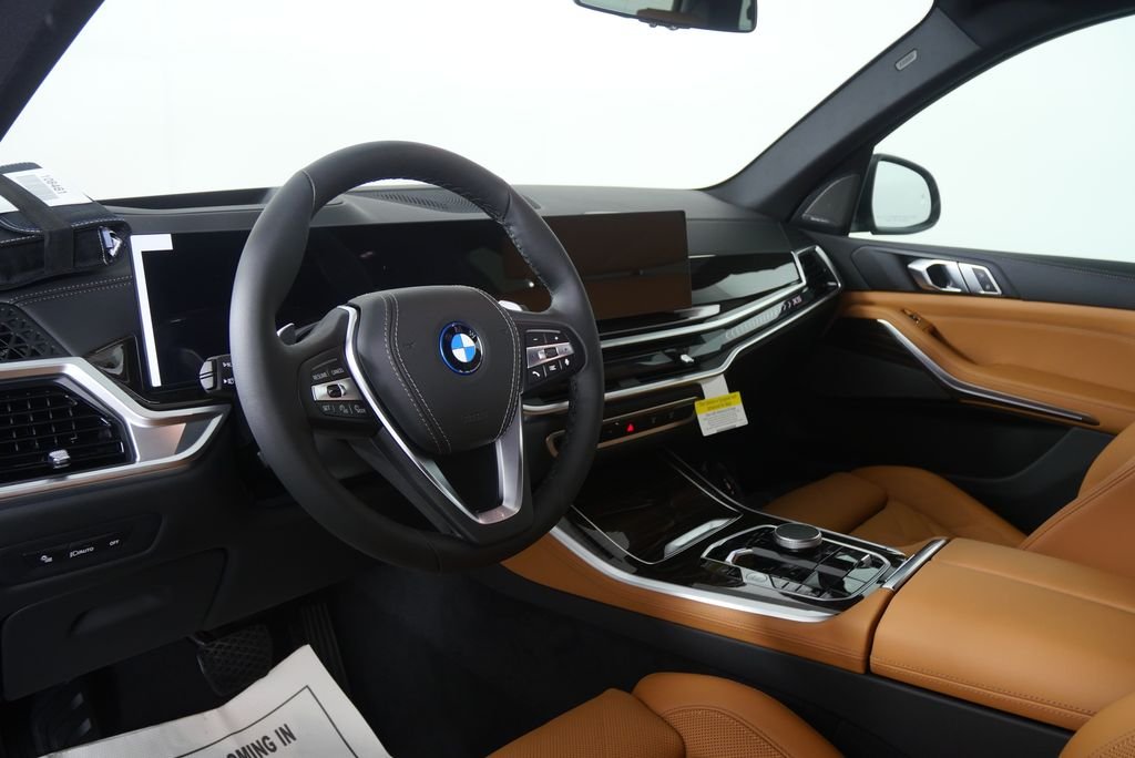 New 2026 Manhattan Green Metallic BMW xDrive50e image 12
