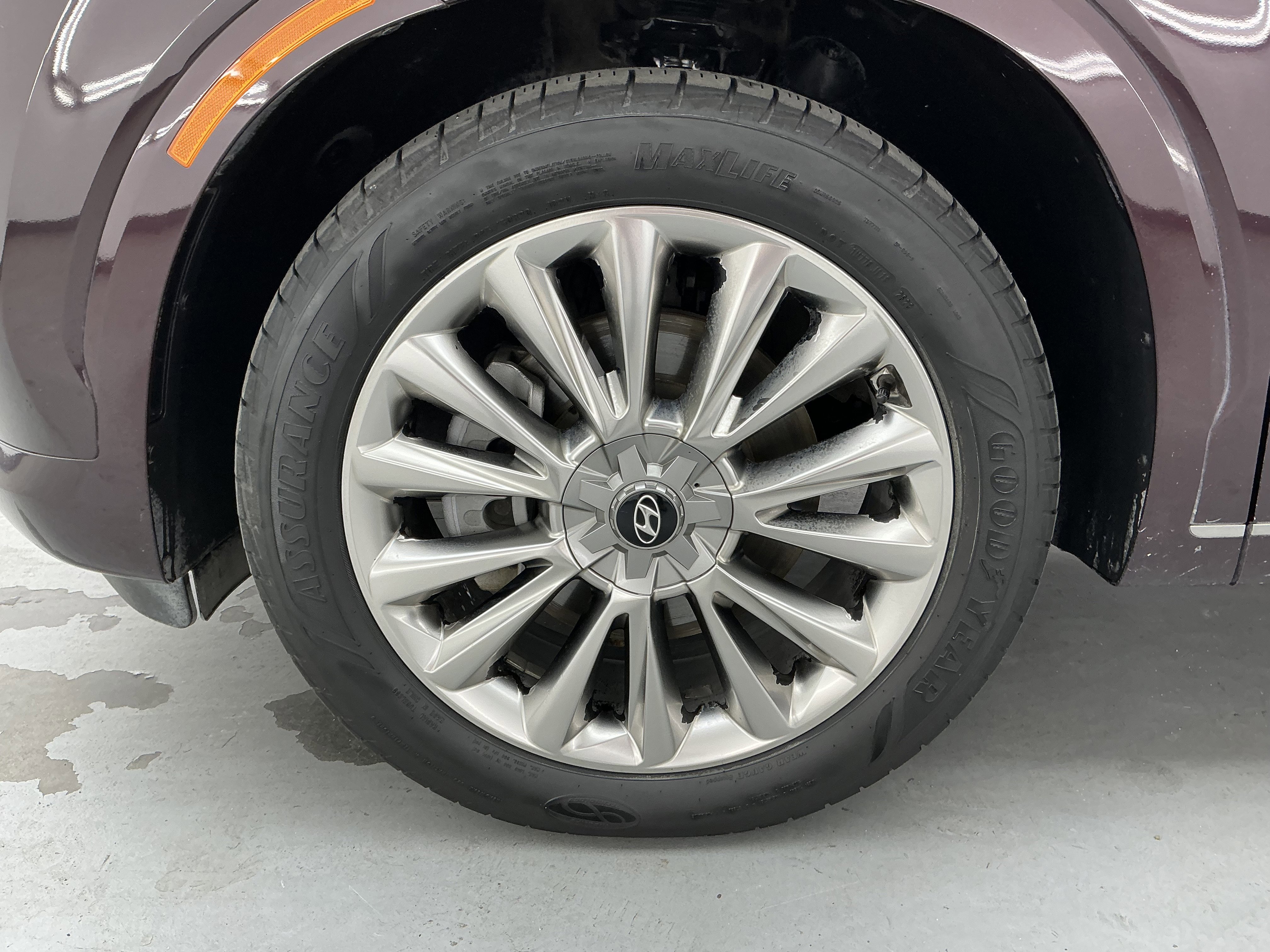 Used 2020 Sierra Burgundy Hyundai Limited image 18