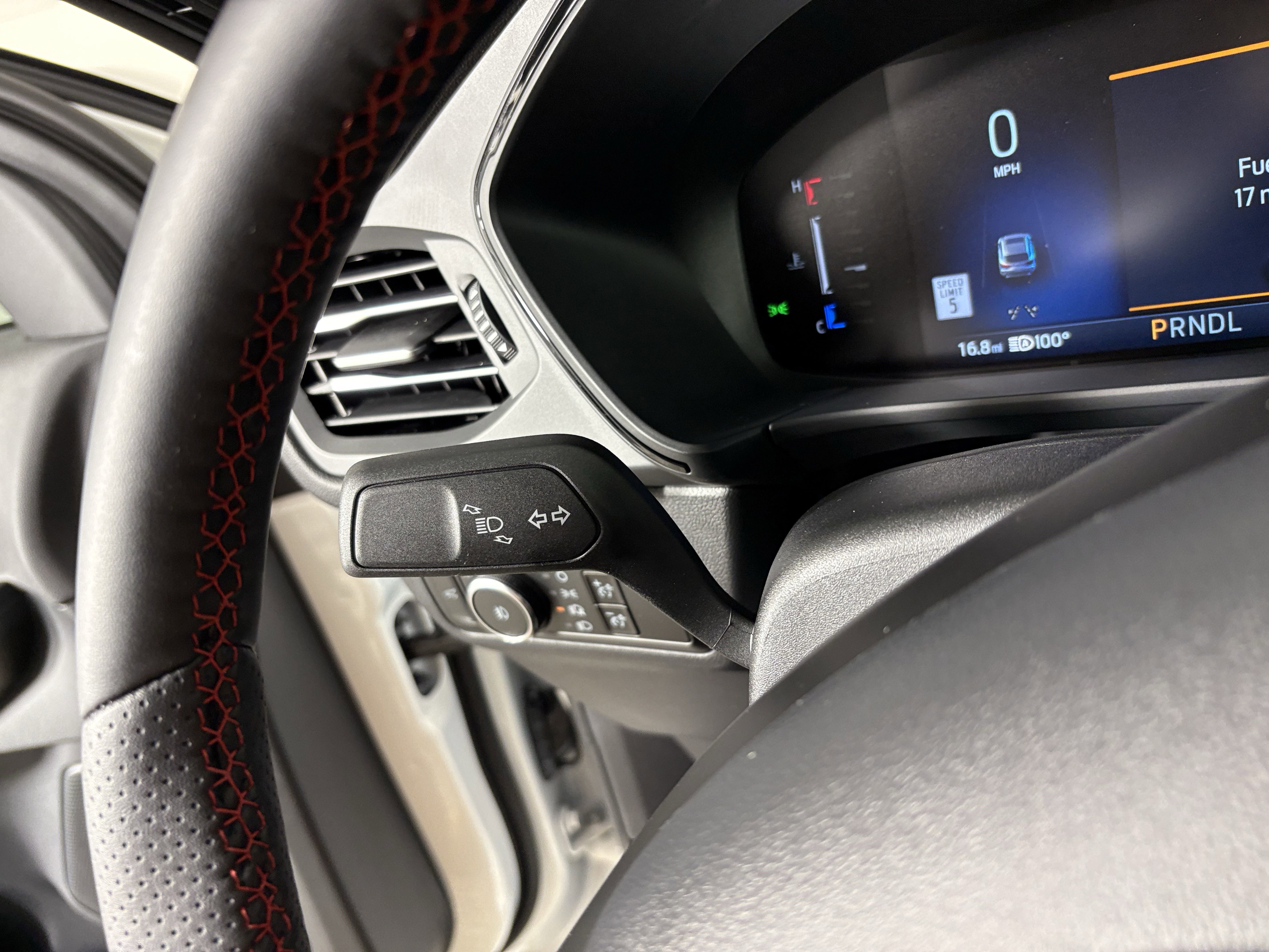 2025 Ford Escape ST-Line Select - Photo 30