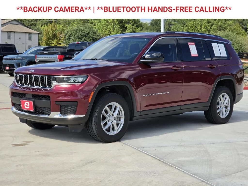 Used 2023 Red Jeep Laredo image 3