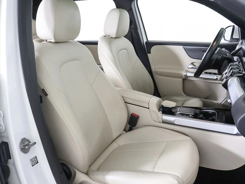 Used 2022 Polar White Mercedes-Benz GLB 250 image 31