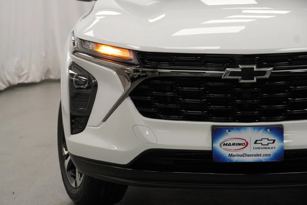 New 2026 Summit White Chevrolet 1RS image 10