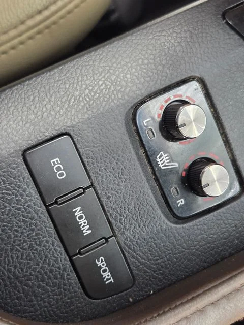 Used 2015  Toyota XLE image 23