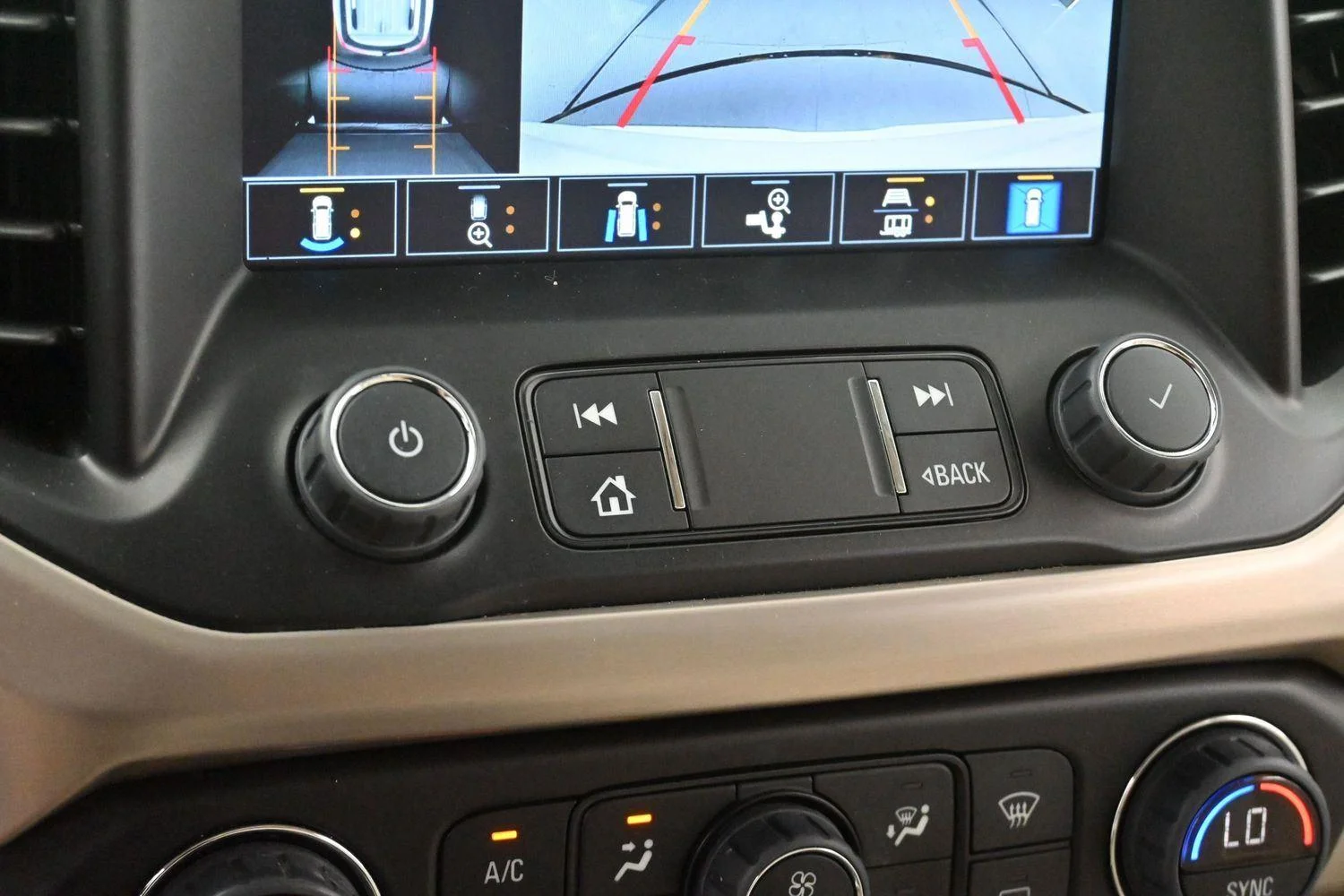 Used 2023 White Frost Tricoat GMC Denali image 26