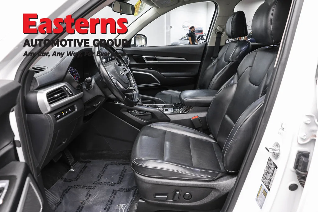Used 2020 White Kia S image 14