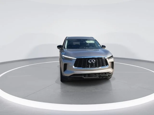Used 2023 Silver INFINITI LUXE image 3