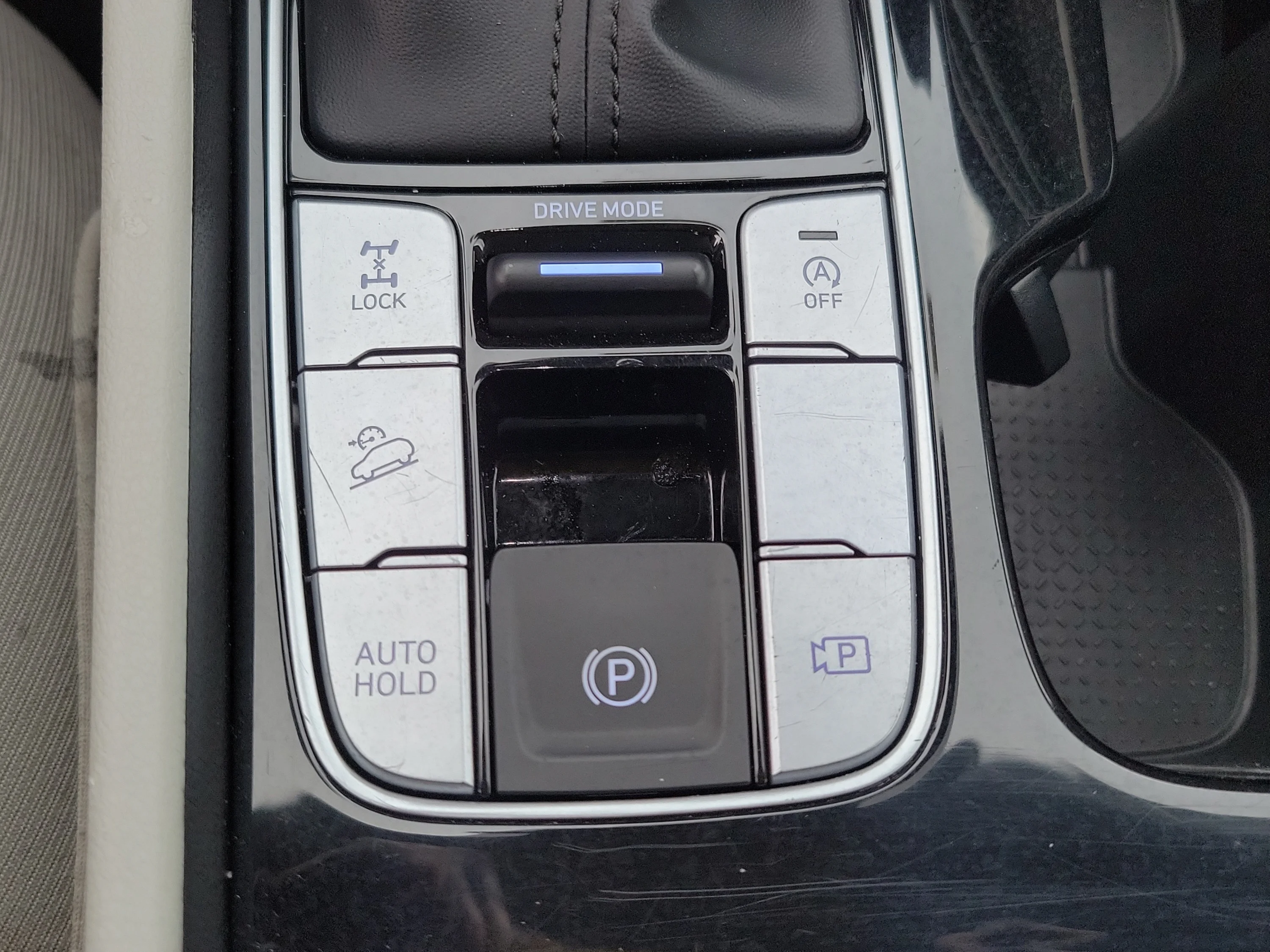 Used 2025 Phantom Black Hyundai SEL image 37