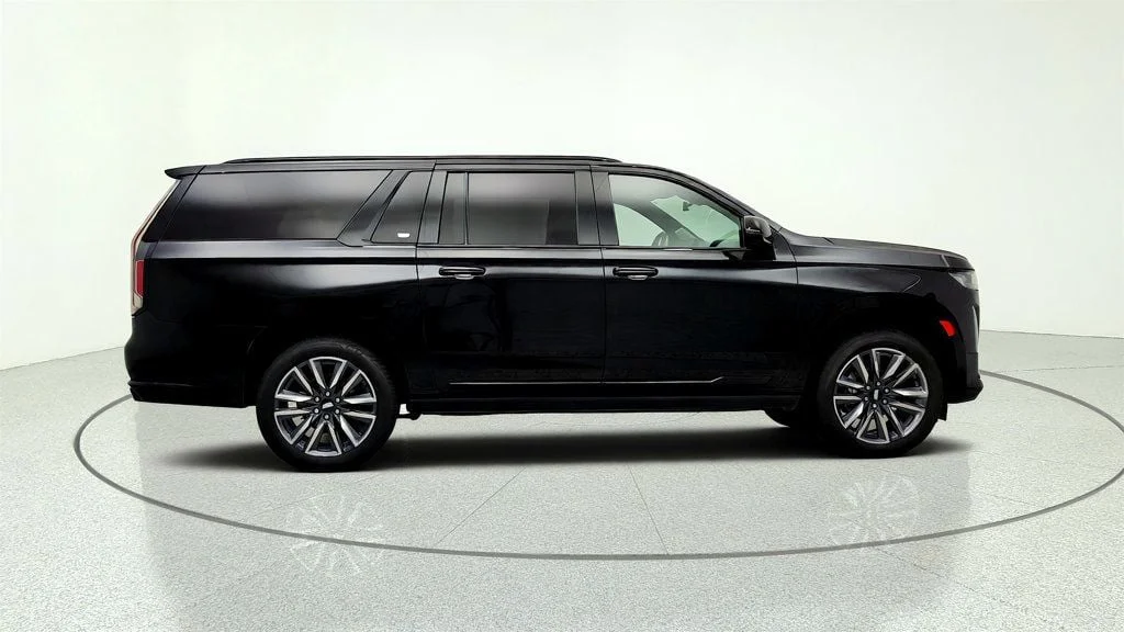 Used 2023 Black Raven Cadillac 4WD 4dr Sport Platinum w/ Super Cruise & Power Assist Steps image 4