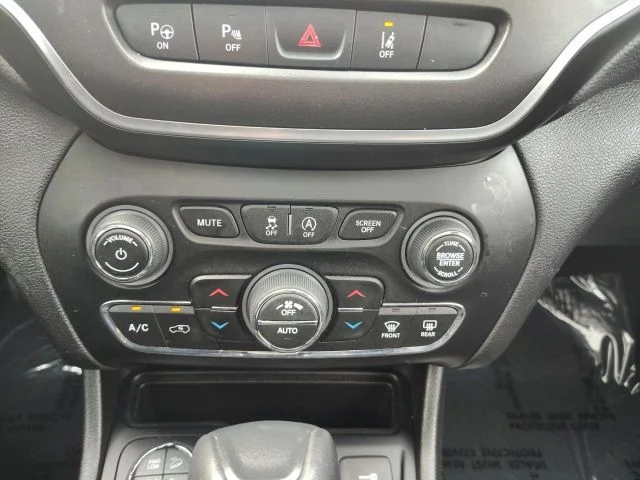 Used 2020 Red Jeep Trailhawk image 22