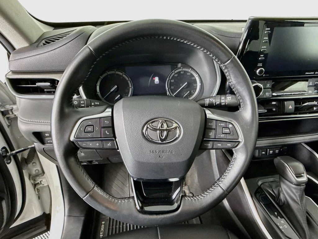 Used 2021 Blizzard Pearl Toyota XLE image 12