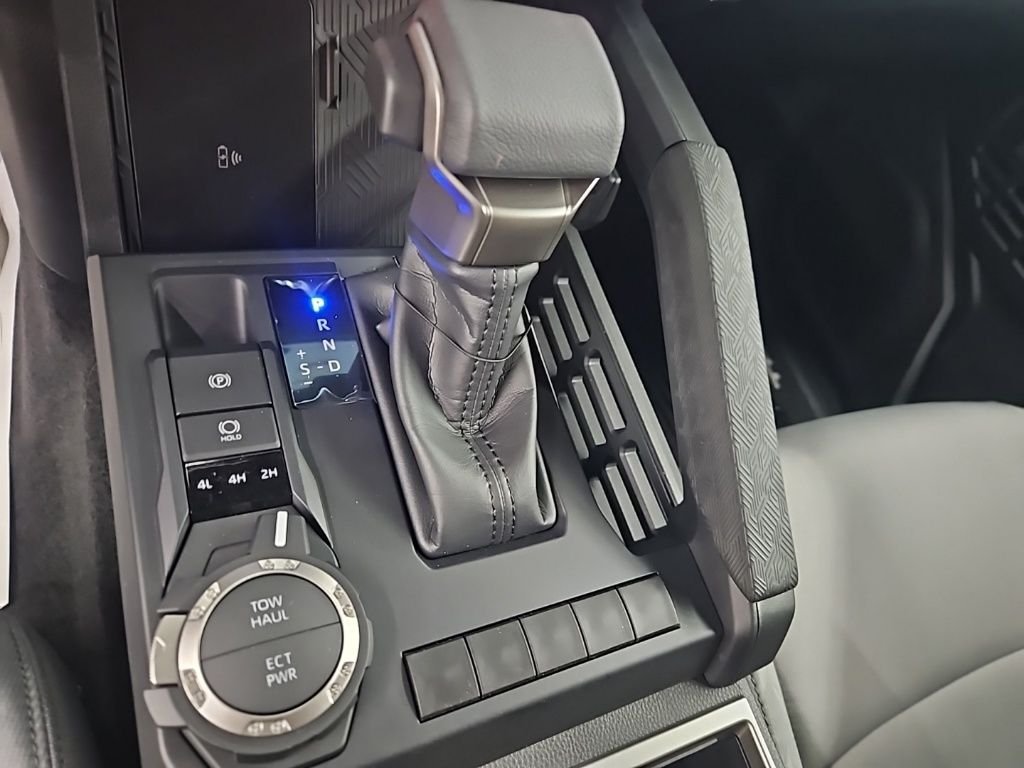 2025 Toyota Tacoma SR5 - Photo 27