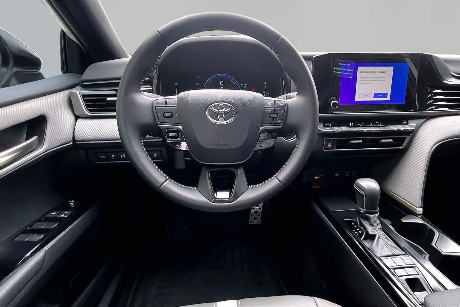 Used 2025 Ice Cap Toyota SE image 6